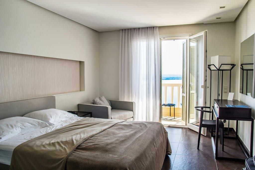 Rooms & Suites